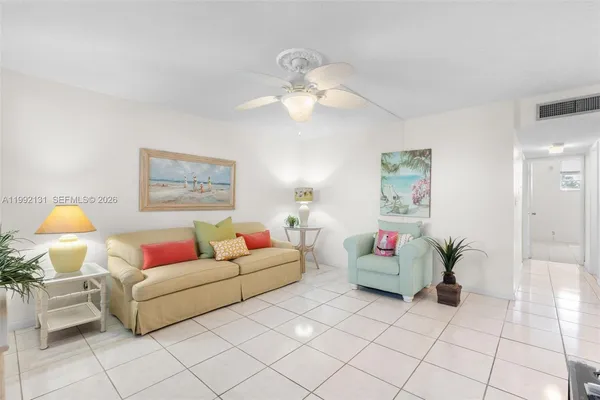 $179,900 | 2400 Northeast 10th Street, Unit 210, Pompano Beach, FL 33062