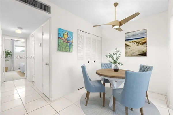 $179,900 | 2400 Northeast 10th Street, Unit 210, Pompano Beach, FL 33062