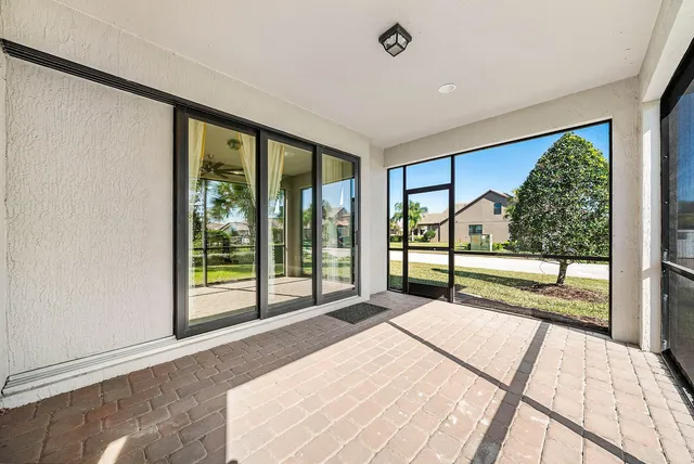 a view of a house with backyard and garden