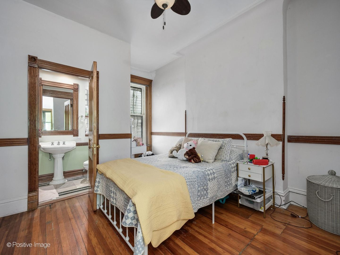 33 East Division Street Chicago, IL 60611 - Photo 27 of 34 a bedroom with a bed and wooden floor