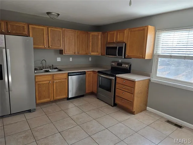 $1,495 | 1652 Oliveto Lane, Hazelwood, MO 63042