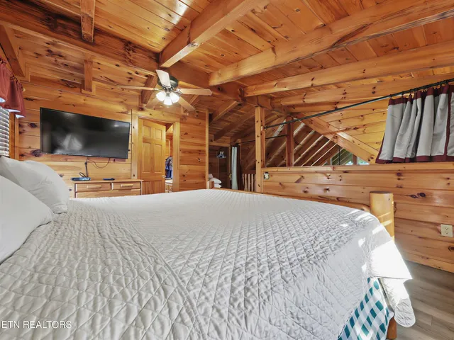 $699,900 | 952 Iron Mountain Road, Sevierville, TN 37863