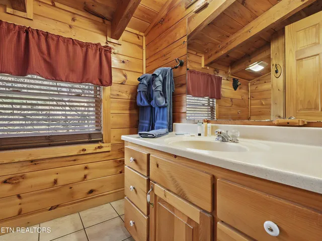 $699,900 | 952 Iron Mountain Road, Sevierville, TN 37863