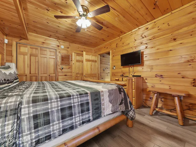 $699,900 | 952 Iron Mountain Road, Sevierville, TN 37863