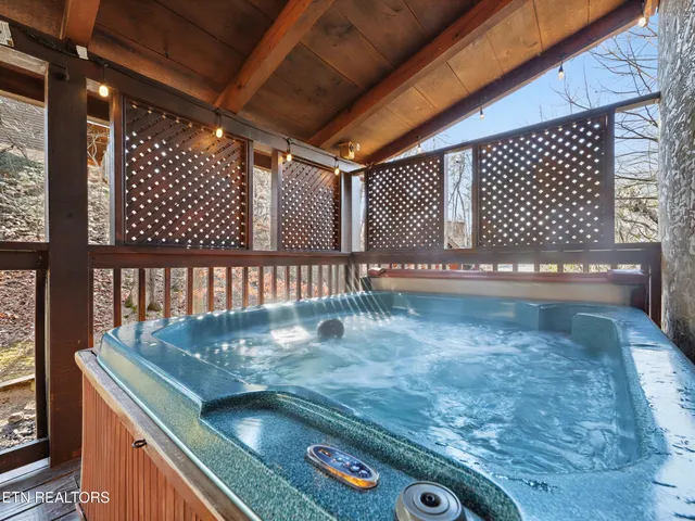 $699,900 | 952 Iron Mountain Road, Sevierville, TN 37863