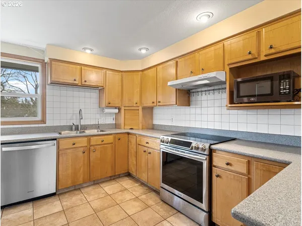 $500,000 | 16552 Southeast Woodward Street, Portland, OR 97236