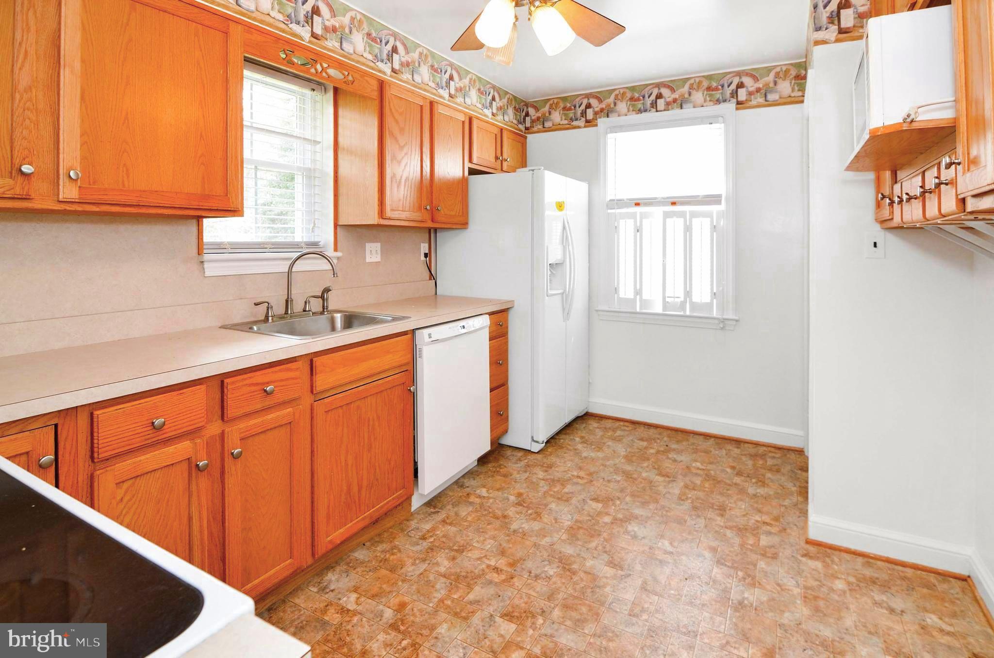 6409 Woodley Road Clinton, MD 20735 - Photo 9 of 30 Kitchen