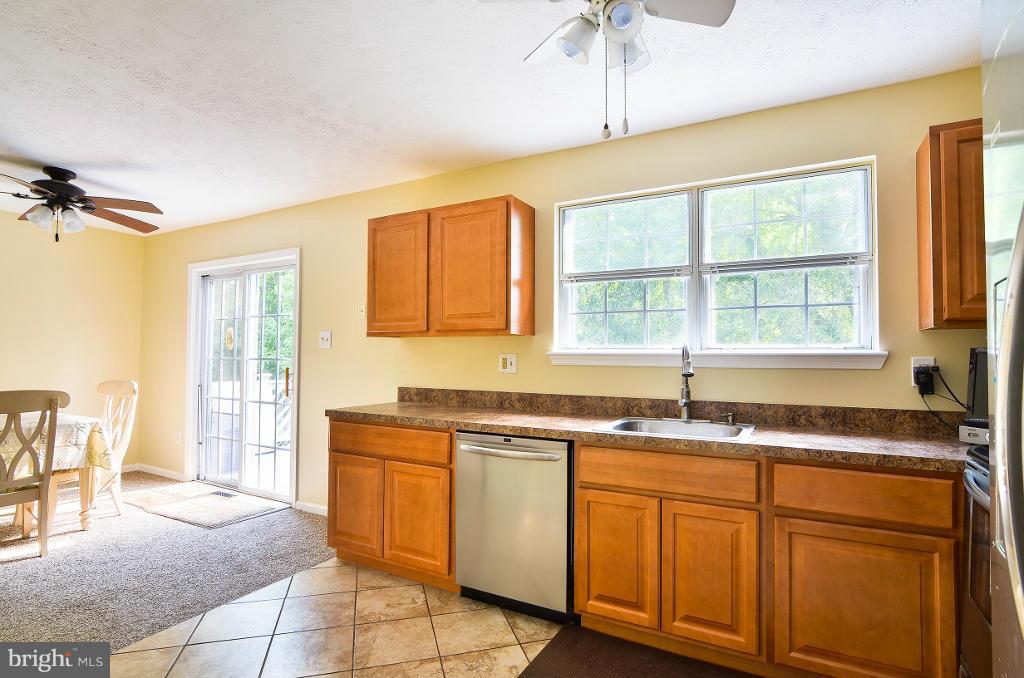 9029 Fieldchat Road Baltimore, MD 21236 - Photo 12 of 30 Kitchen