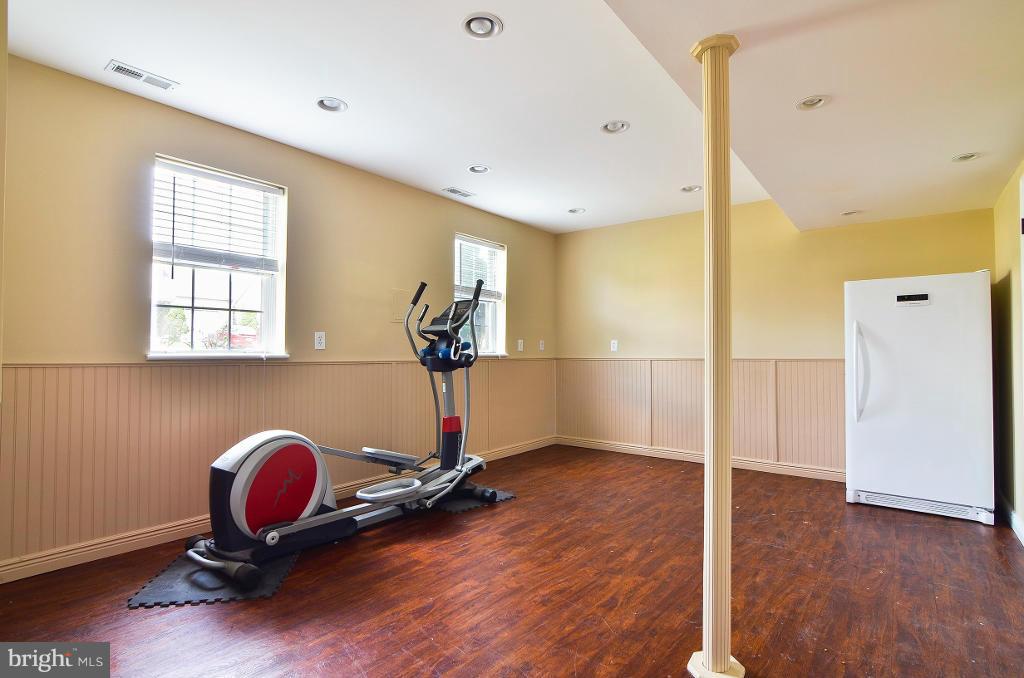 9029 Fieldchat Road Baltimore, MD 21236 - Photo 23 of 30 Family Room