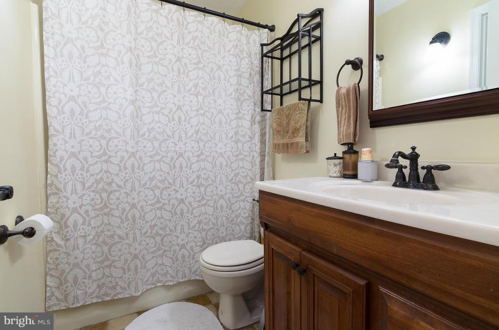 9029 Fieldchat Road Baltimore, MD 21236 - Photo 25 of 30 Bath
