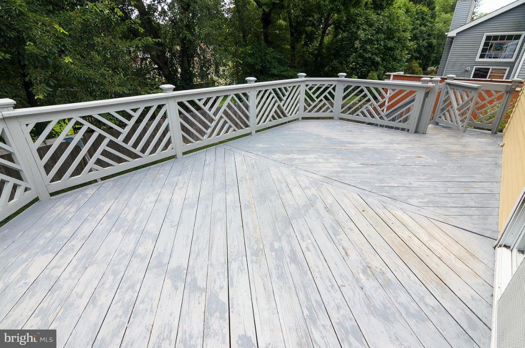 9029 Fieldchat Road Baltimore, MD 21236 - Photo 28 of 30 Deck
