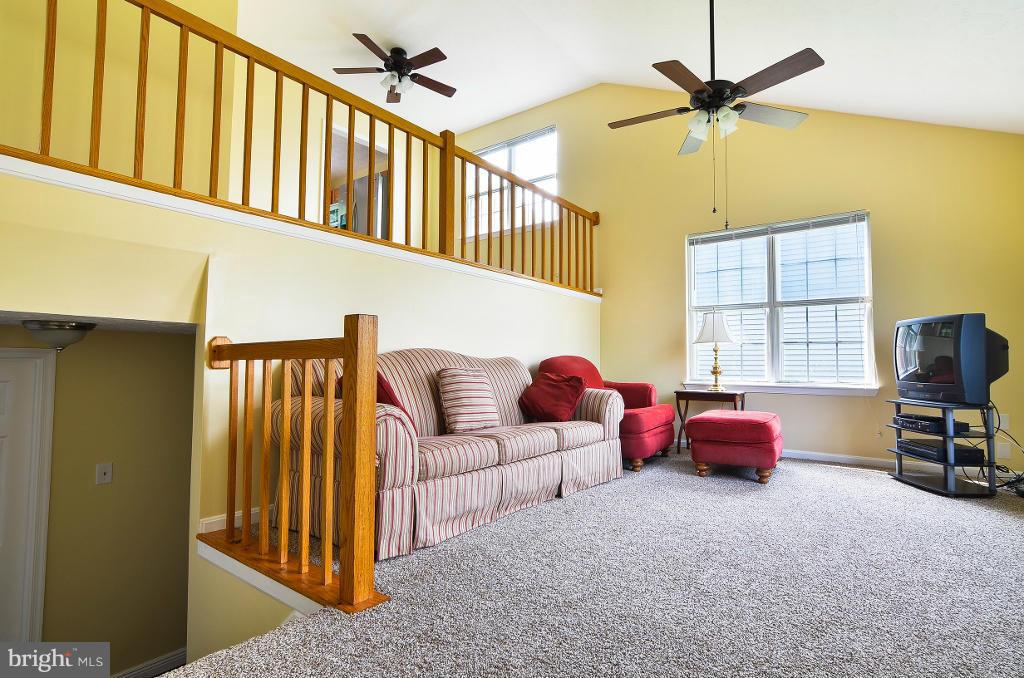9029 Fieldchat Road Baltimore, MD 21236 - Photo 7 of 30 Living Room