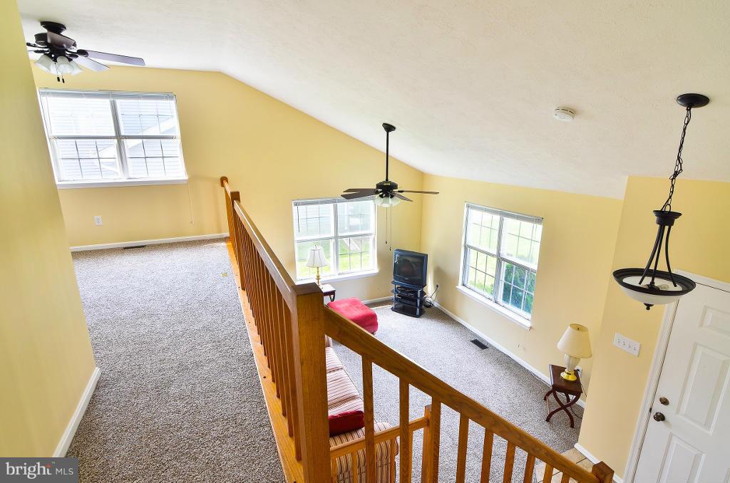9029 Fieldchat Road Baltimore, MD 21236 - Photo 10 of 30 Living Room