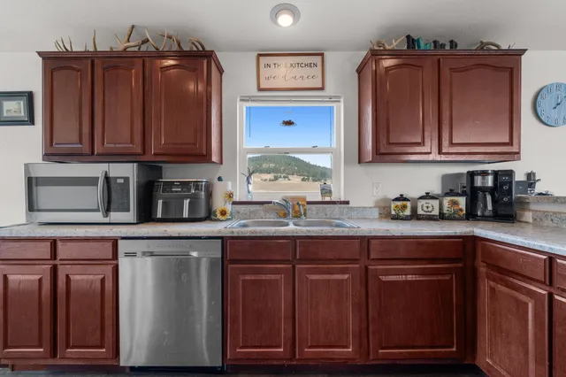 $950,000 | 38521 Tekoa Idaho Road, Unit 39204 COVE RD, Tekoa, WA 99033