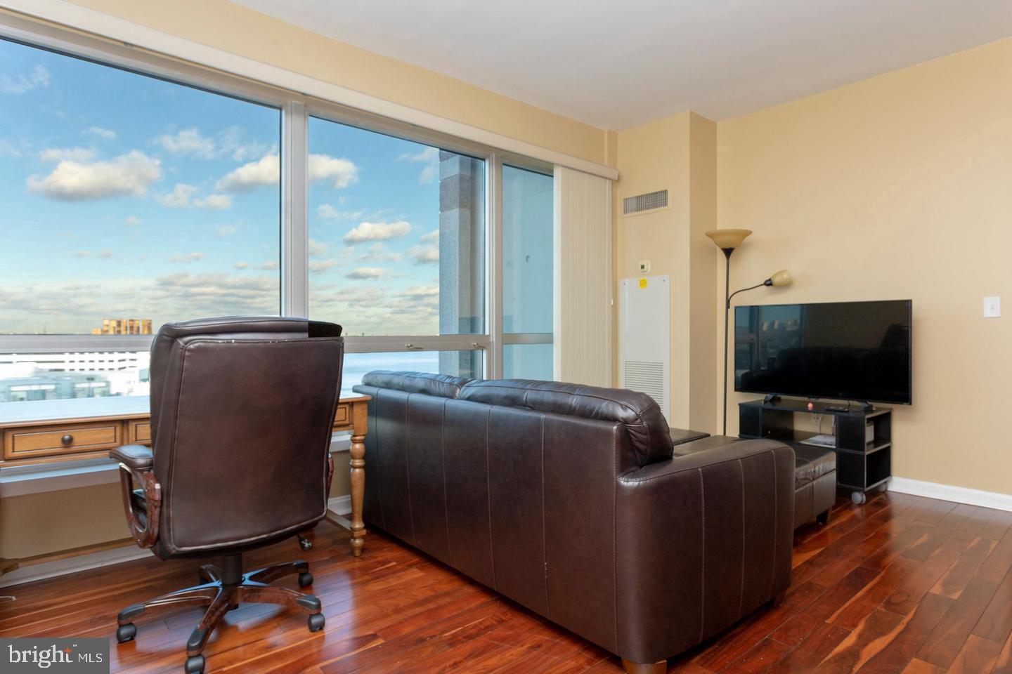 901 North Penn Street, Unit R1107 Philadelphia, PA 19123 - Photo 3 of 20