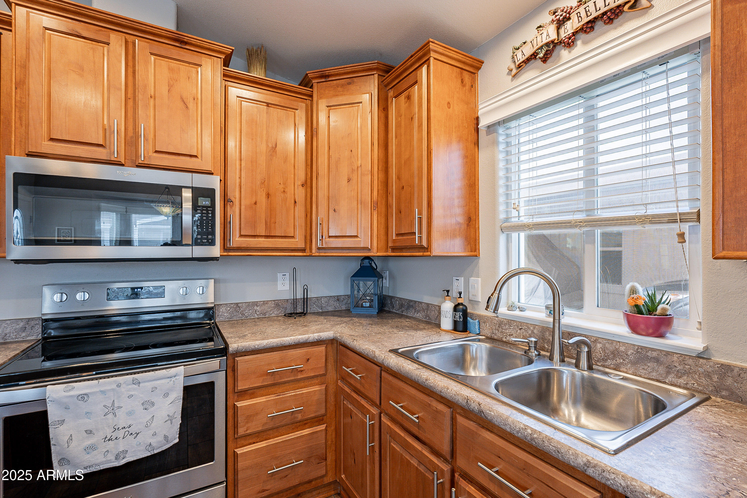 650 North Hawes Road, Unit 3606 Mesa, AZ 85207 - Photo 19 of 58 Spacious Kitchen