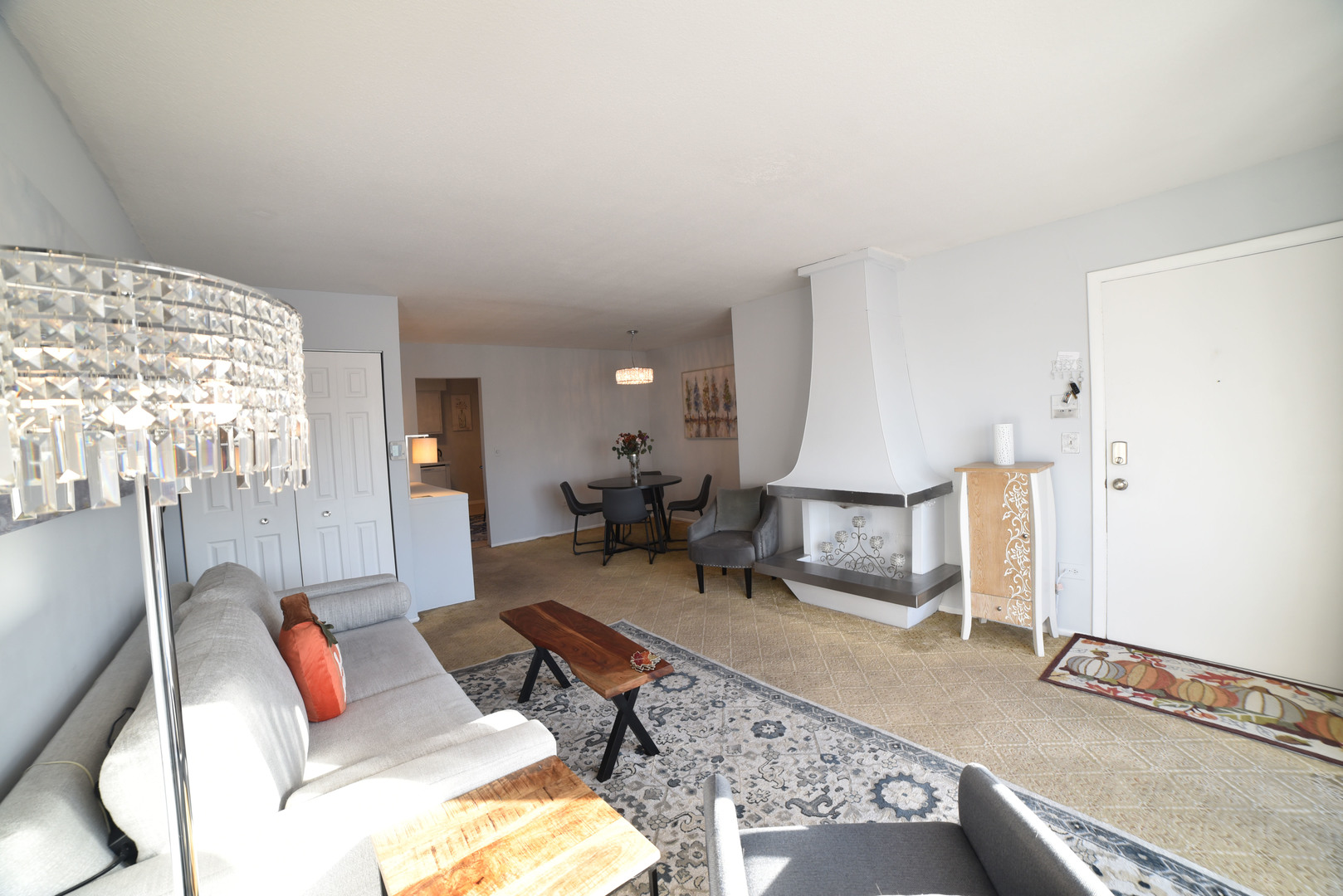 704 Cobblestone Circle, Unit 3E Glenview, IL 60025 - Photo 4 of 21 a living room with furniture and a couch