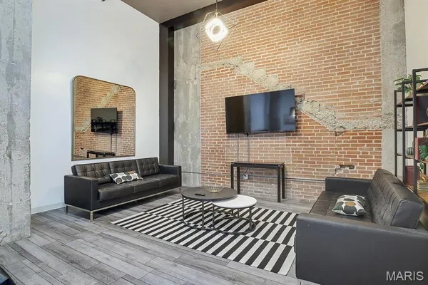 $120,000 | 1511 Locust Street, Unit 306, St. Louis, MO 63103