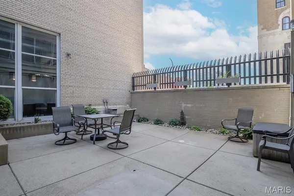 $120,000 | 1511 Locust Street, Unit 306, St. Louis, MO 63103