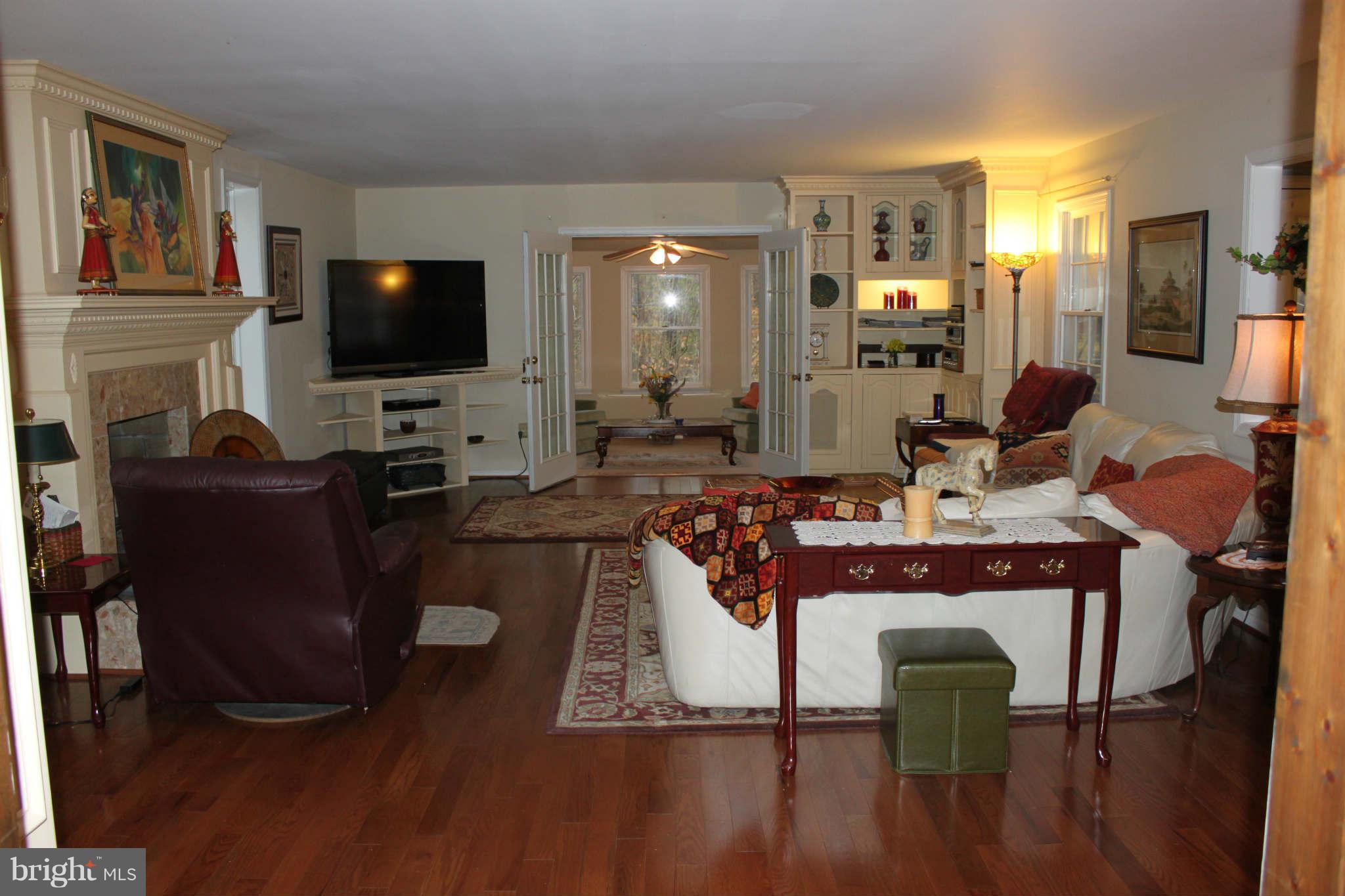 12501 Timber Grove Road Reisterstown, MD 21136 - Photo 12 of 30 Living Room
