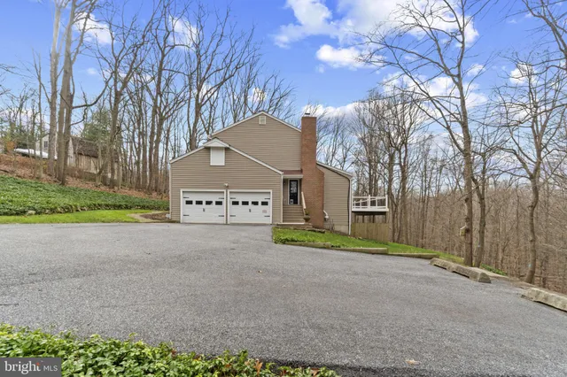 a view of an outdoor space and a yard