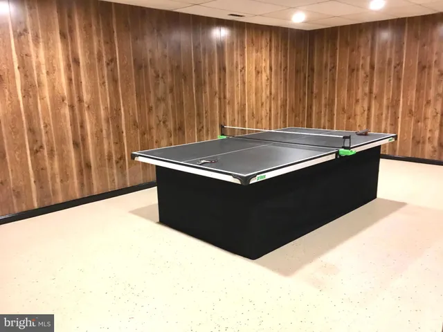 a view of room with furniture and curtain