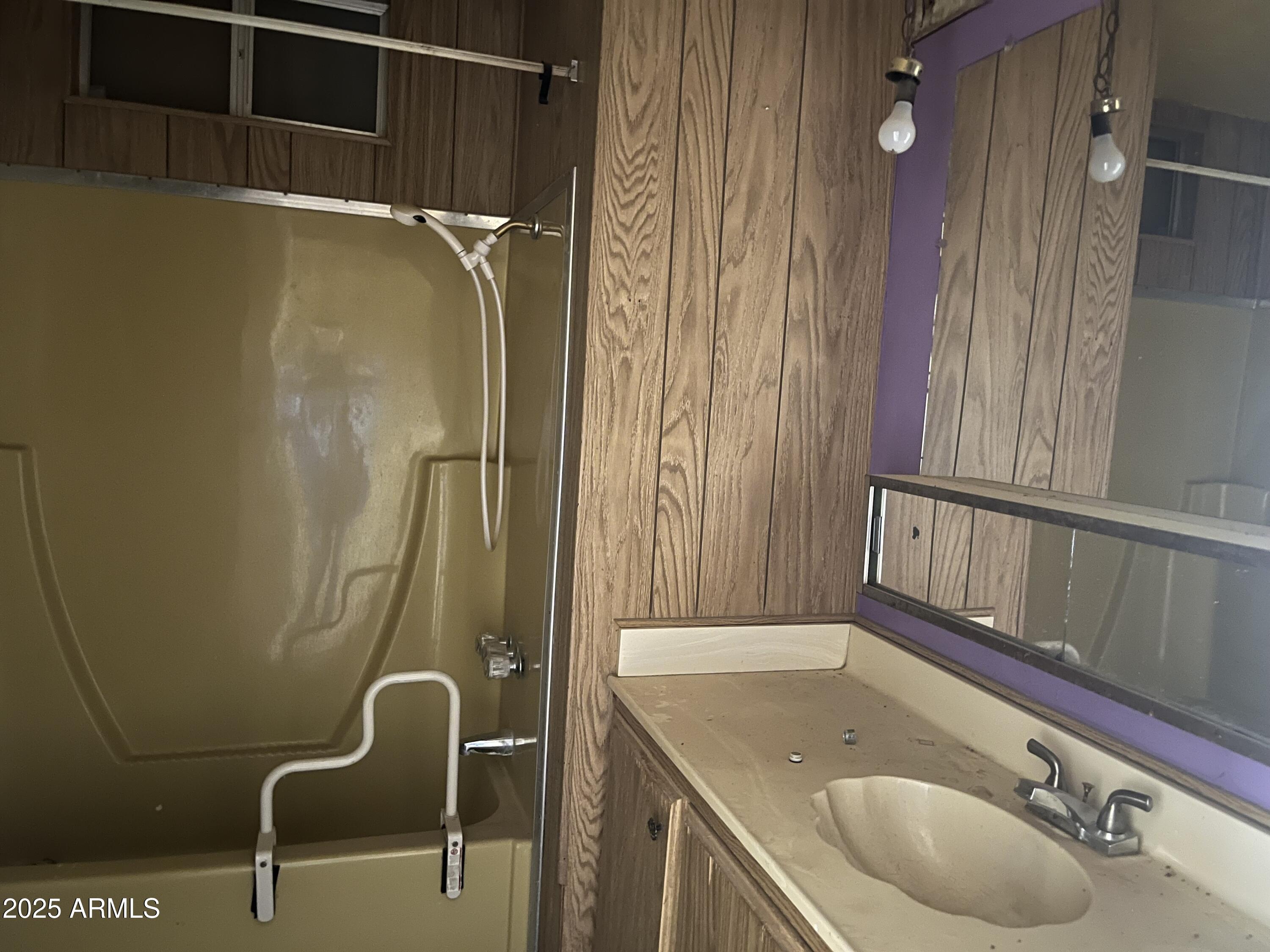 22695 East Cactus Forest Road Florence, AZ 85132 - Photo 14 of 37 a bathroom with a sink and tub