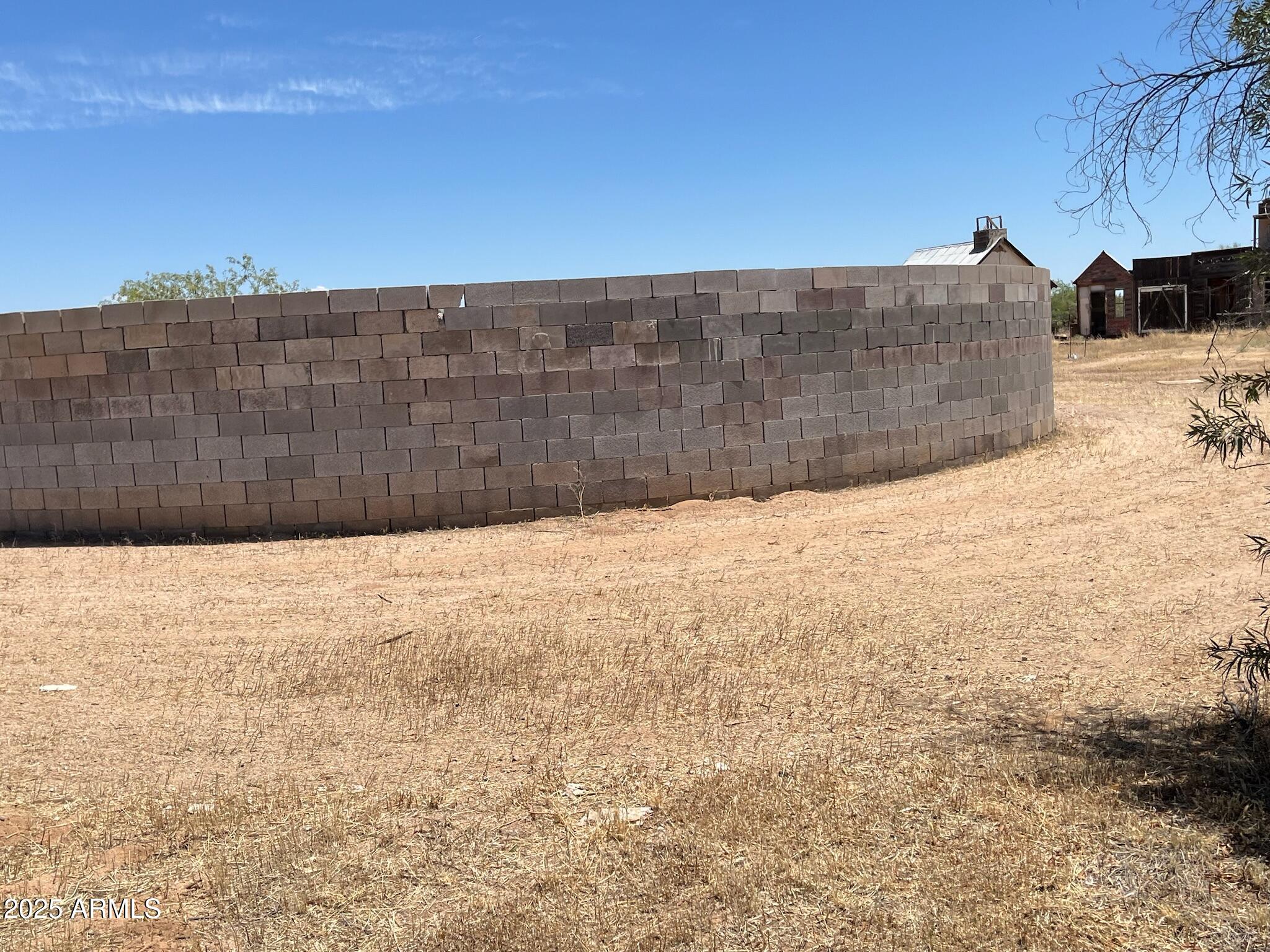22695 East Cactus Forest Road Florence, AZ 85132 - Photo 20 of 45 a view of wooden fence in the patio