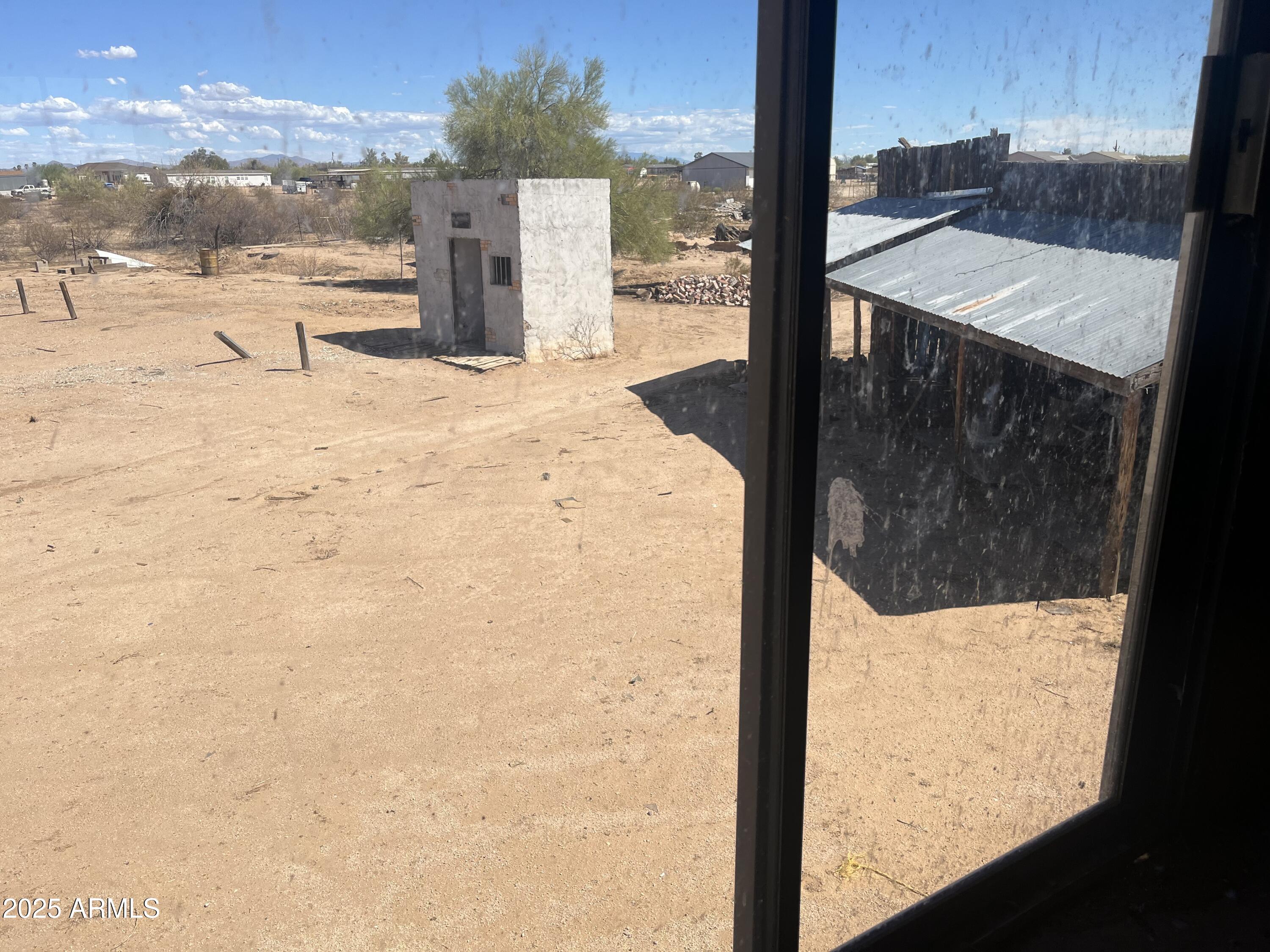 22695 East Cactus Forest Road Florence, AZ 85132 - Photo 25 of 37 a view of a balcony with an ocean