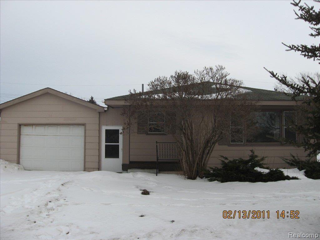 705 South Lincoln Road Escanaba, MI 49829 - Photo 2 of 15 Front