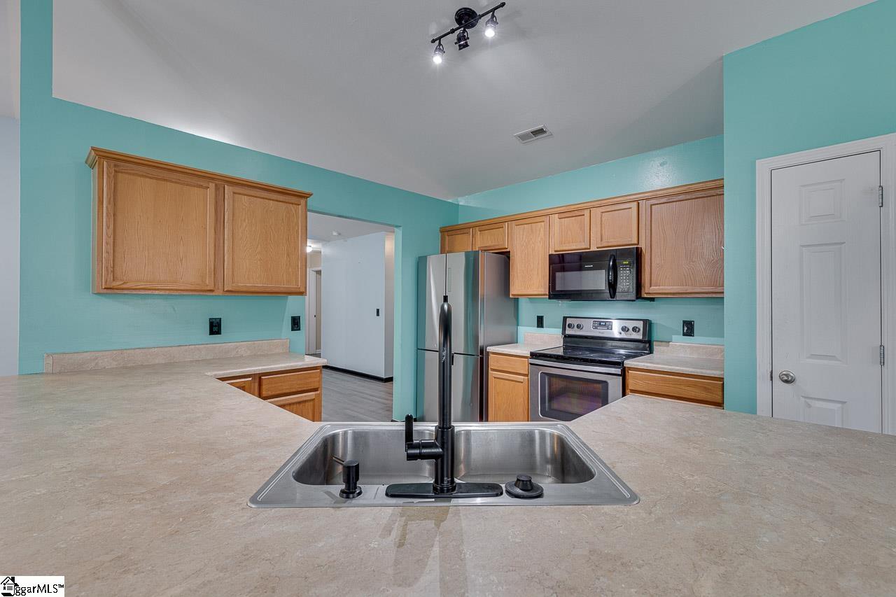 218 Catterick Way Fountain Inn, SC 29644 - Photo 8 of 29 Gallery Image 8