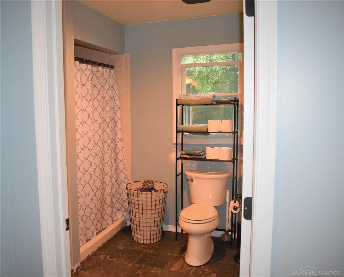 3924 Gregory Road Lake Orion, MI 48359 - Photo 22 of 45