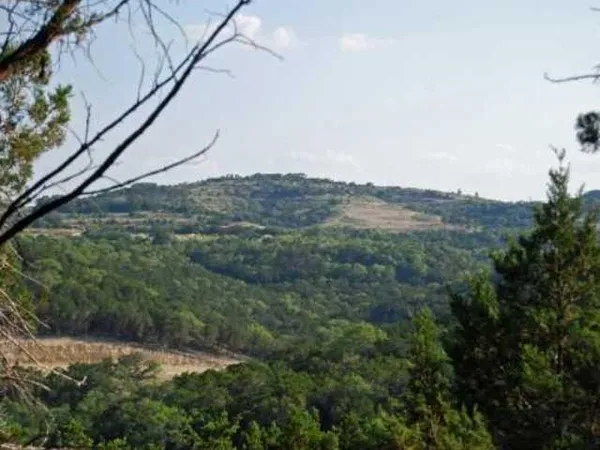 a view of a dry field