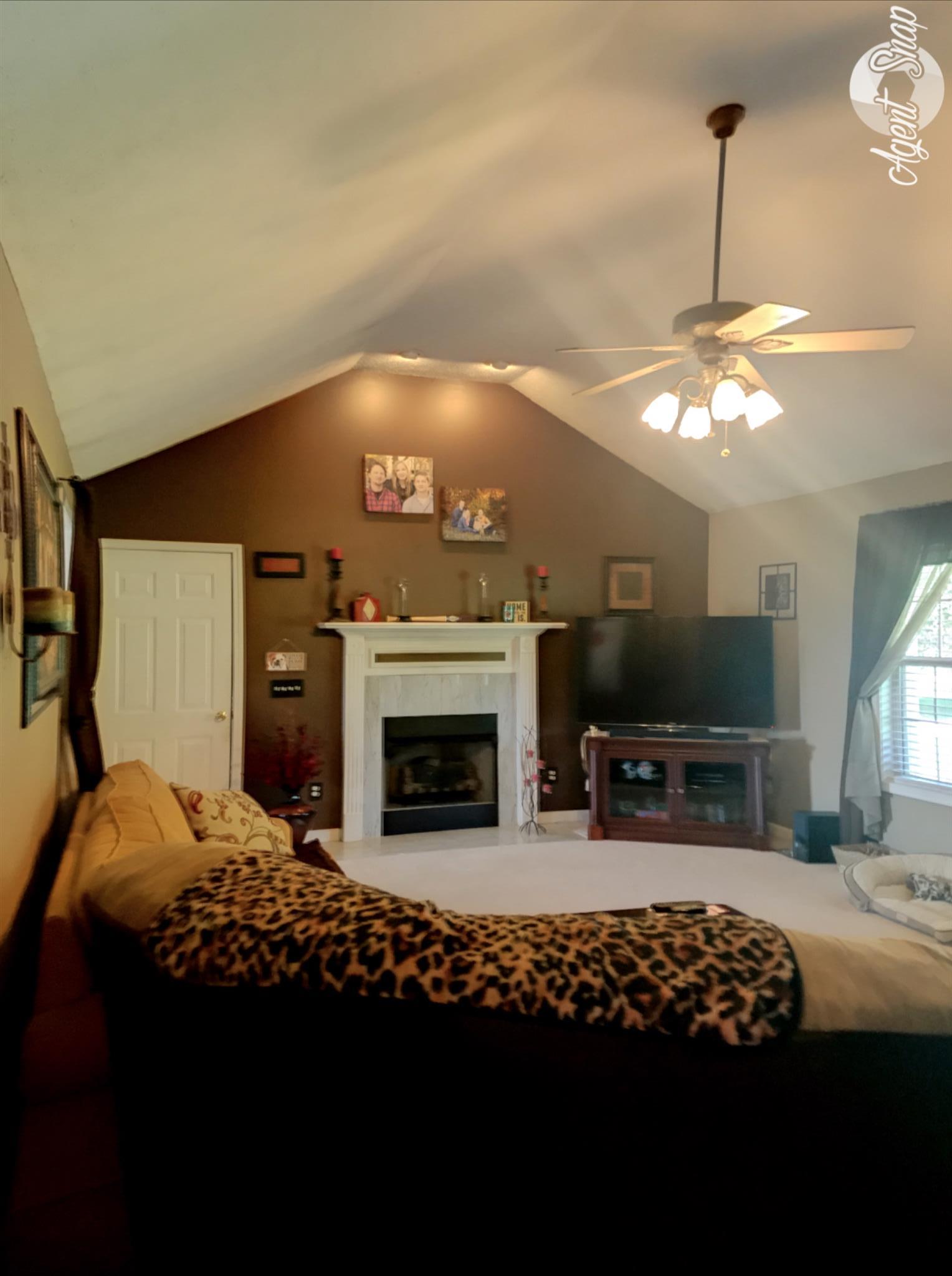 286 Collins Road Portland, TN 37148 - Photo 6 of 16 Huge living room with gas fireplace and vaulted ceiling