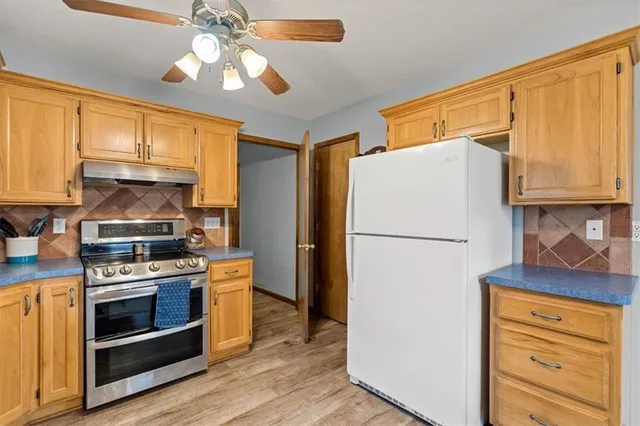 $325,000 | 3313 Southwest 46th Street, Topeka, KS 66610