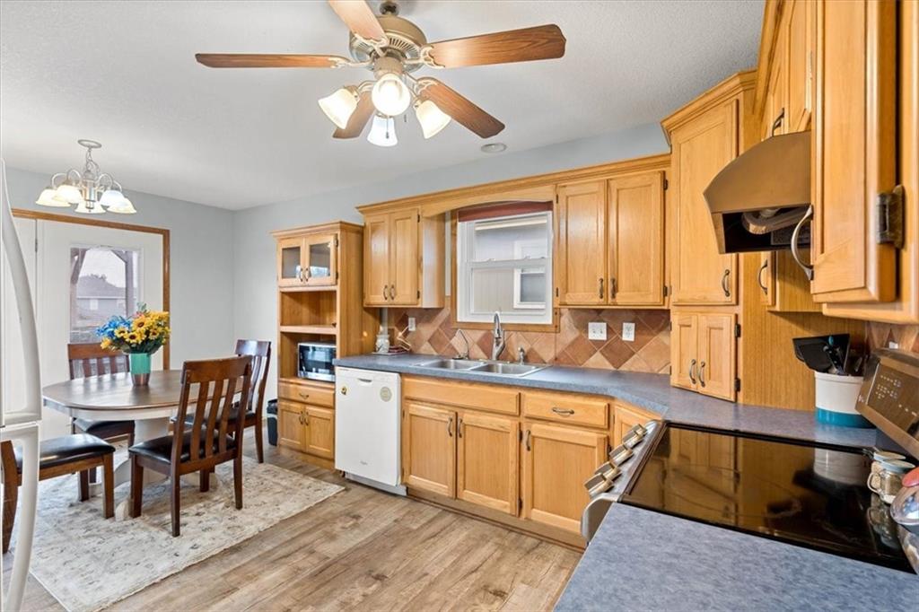 3313 Southwest 46th Street Topeka, KS 66610 - Photo 12 of 27