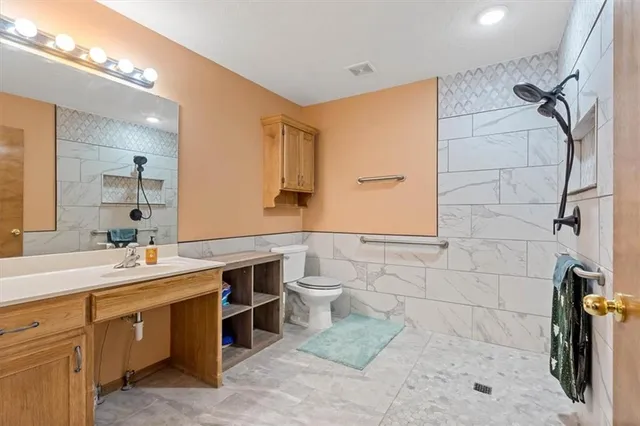 $325,000 | 3313 Southwest 46th Street, Topeka, KS 66610