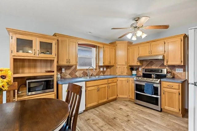 $325,000 | 3313 Southwest 46th Street, Topeka, KS 66610