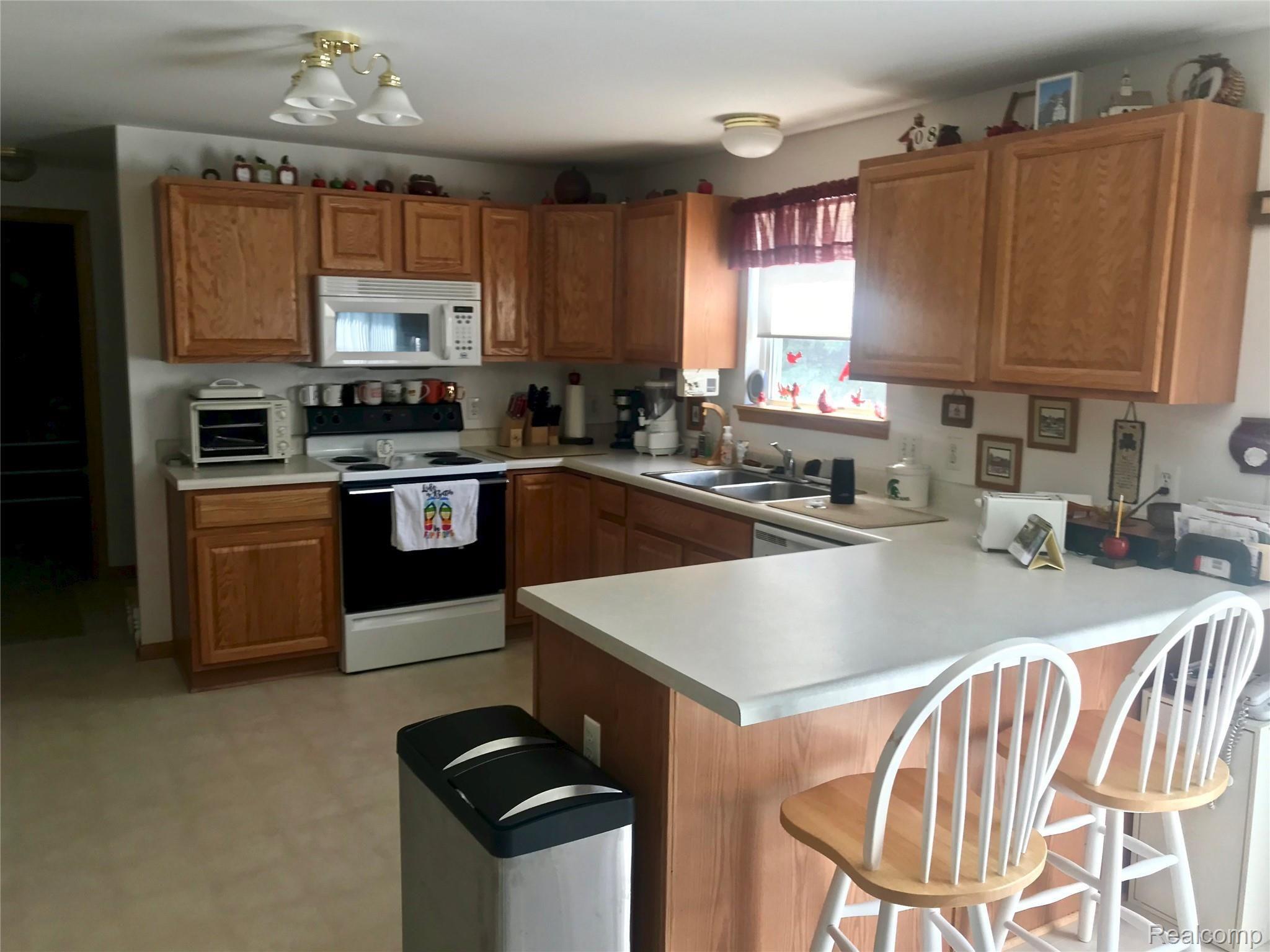 2011 Grace Avenue Rochester, MI 48309 - Photo 14 of 58 fullsizeoutput_83.jpeg