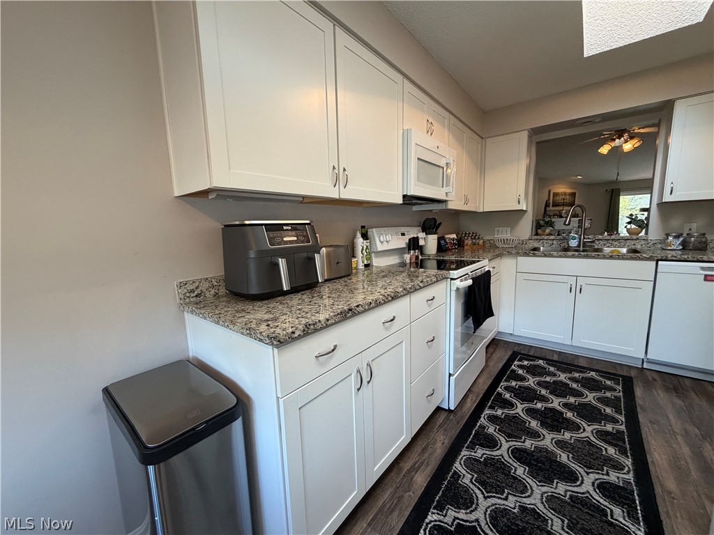 4648 Oak Point Road Lorain, OH 44053 - Photo 4 of 33