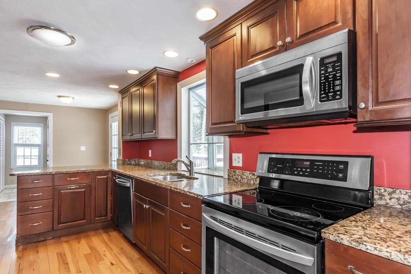 10 New Road Windham, NH 03087 - Photo 7 of 31