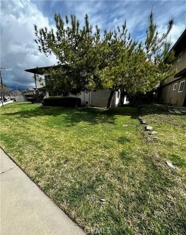 $2,075 | 14 Tennessee Street, Unit B, Redlands, CA 92373