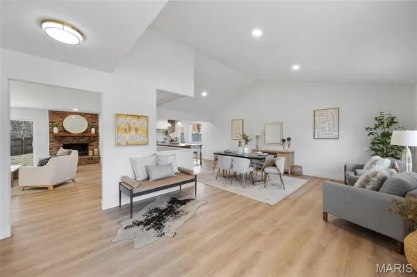 $575,000 | 170 Saddleford Drive, Chesterfield, MO 63017