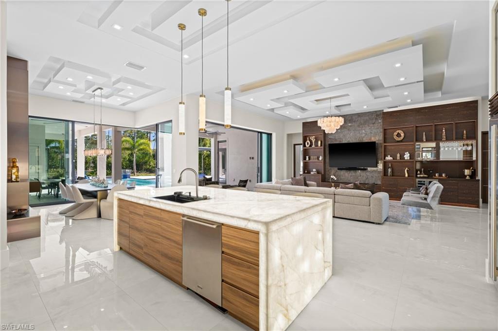 2272 Oakes Boulevard Naples, FL 34119 - Photo 13 of 49