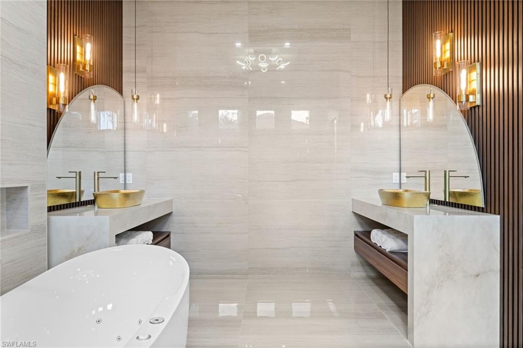 2272 Oakes Boulevard Naples, FL 34119 - Photo 27 of 49