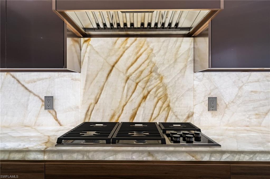 2272 Oakes Boulevard Naples, FL 34119 - Photo 4 of 49