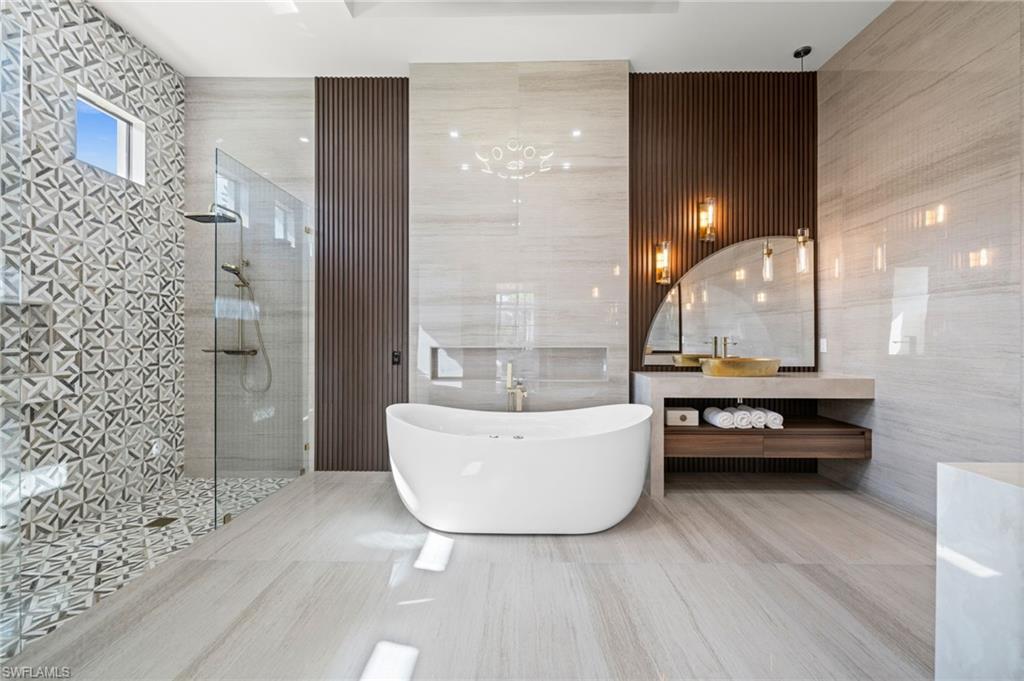 2272 Oakes Boulevard Naples, FL 34119 - Photo 6 of 49