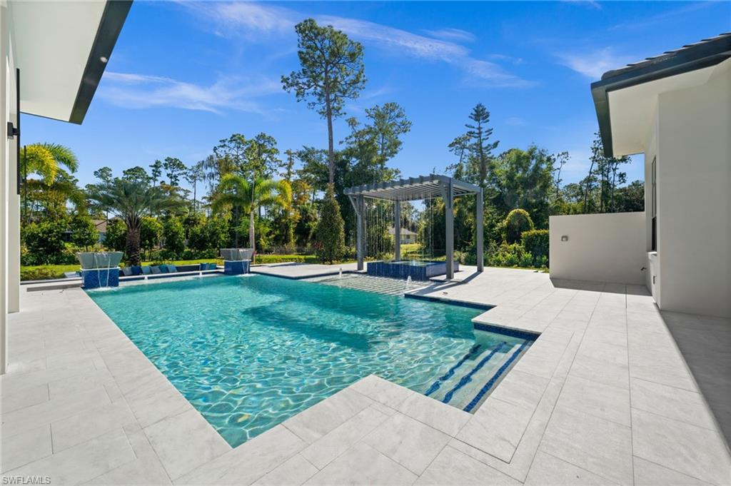 2272 Oakes Boulevard Naples, FL 34119 - Photo 9 of 49