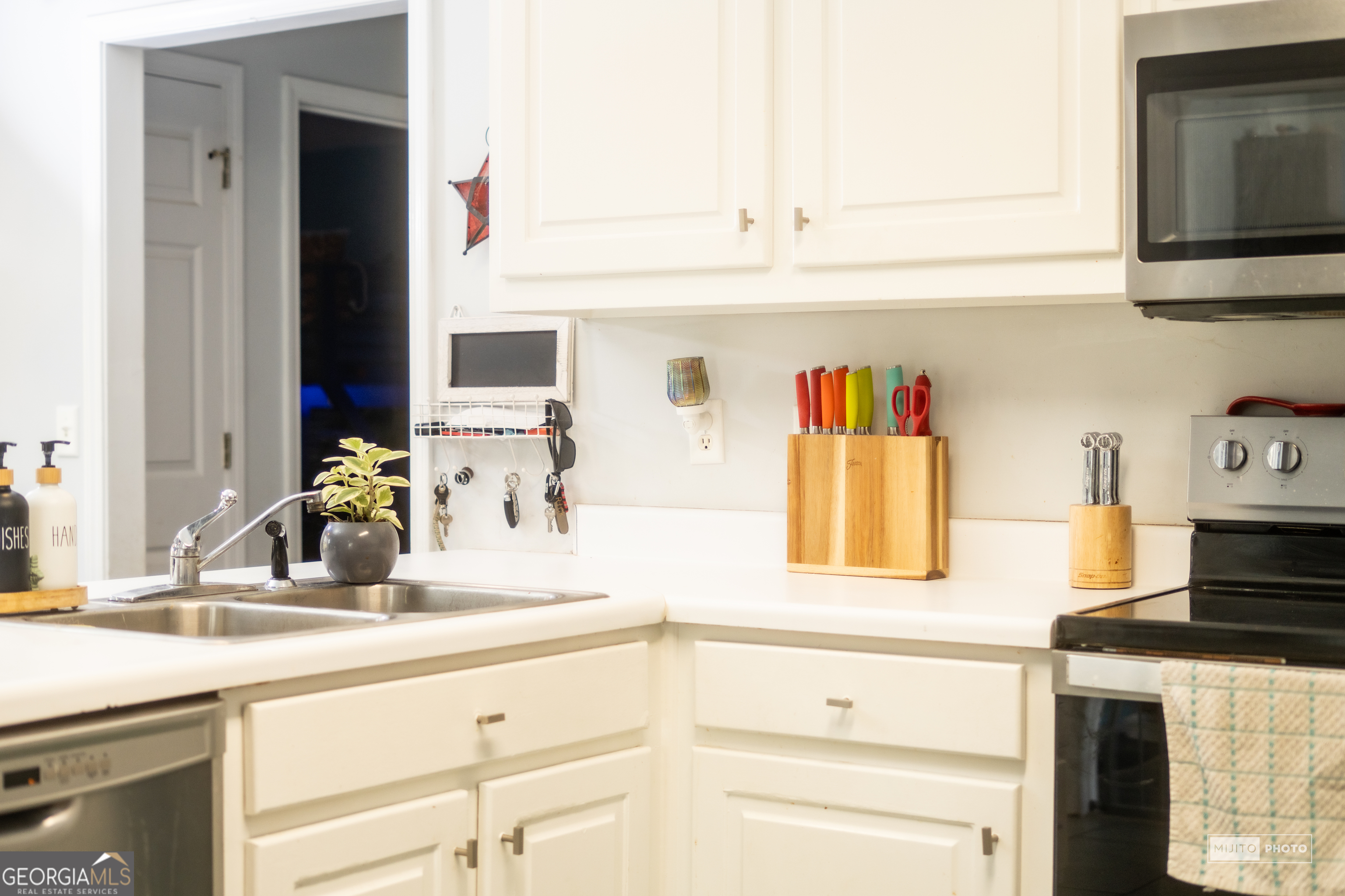 124 Austin Way Jefferson, GA 30549 - Photo 12 of 32 a kitchen with a sink and a stove top oven