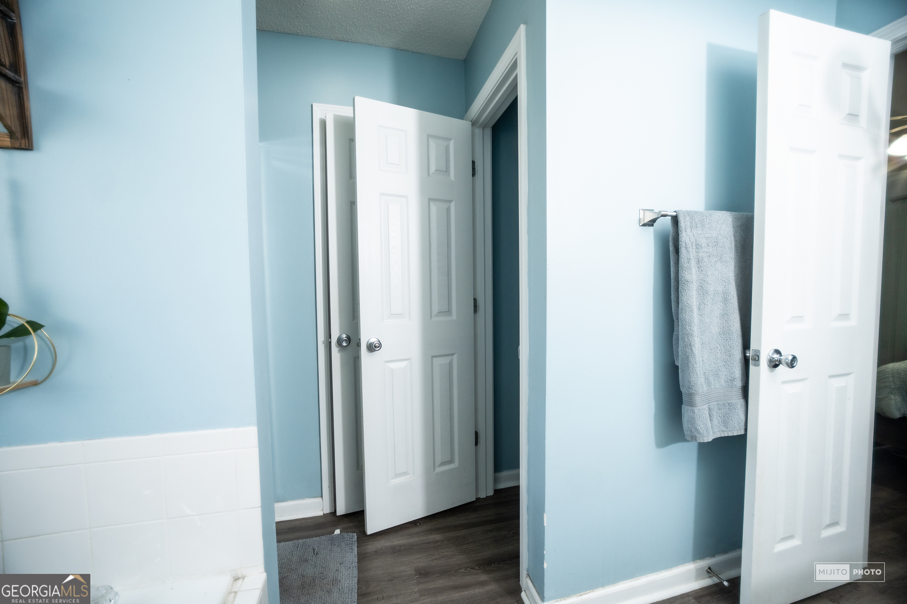 124 Austin Way Jefferson, GA 30549 - Photo 20 of 32 a view of a hallway with wooden floor
